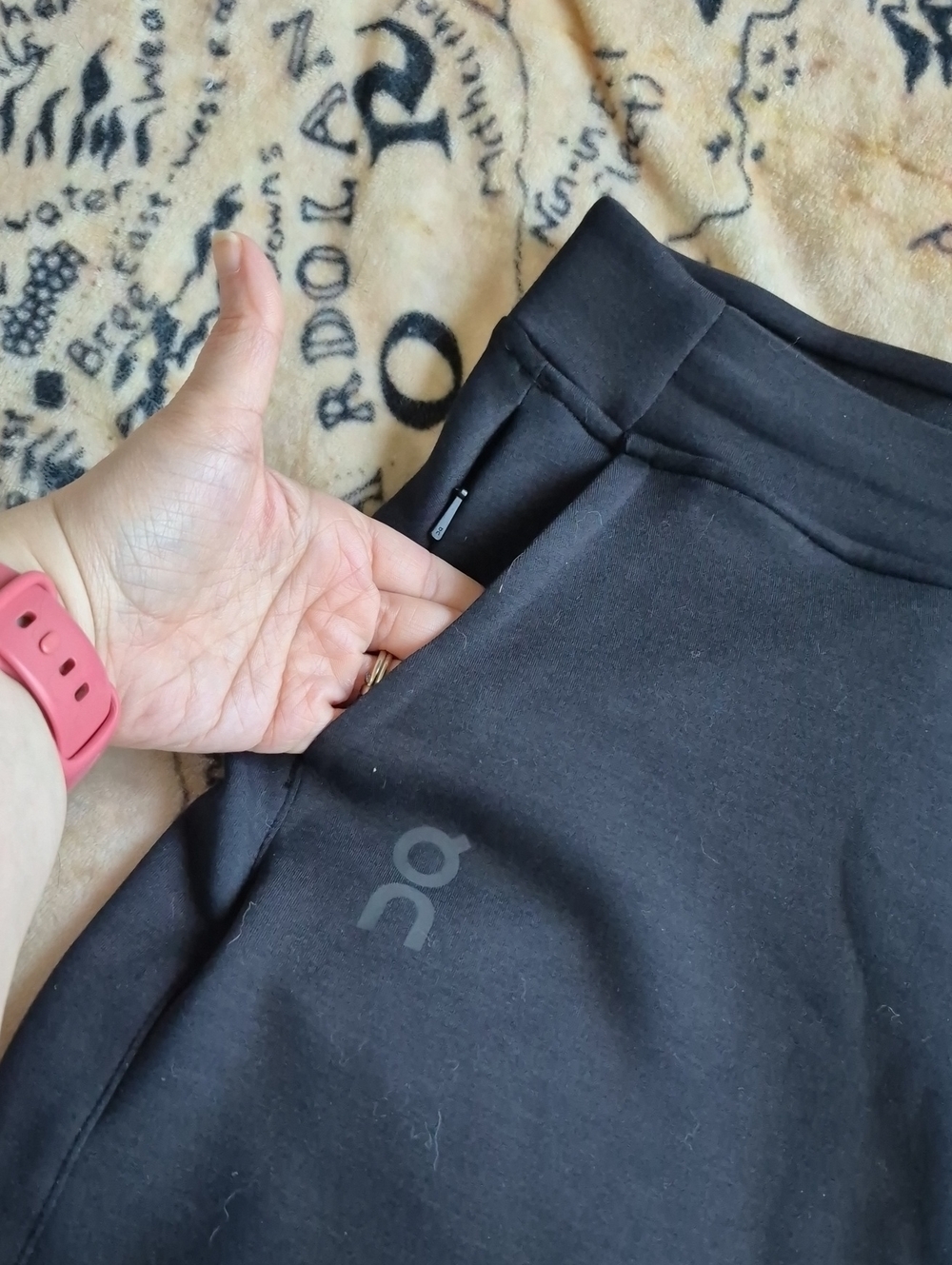 NWT On Running Sweat Pants Black Jogger Sweatpants Mens Size Small Very Soft - Picture 7 of 12